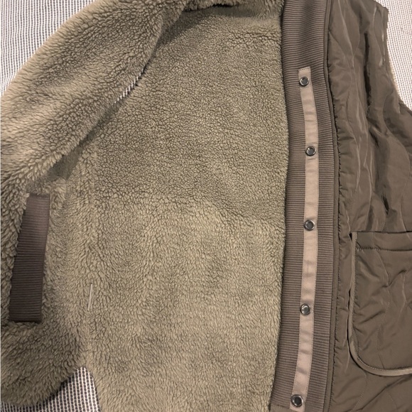 Varley Covey Quilted Reversible Vest - Picture 5 of 5